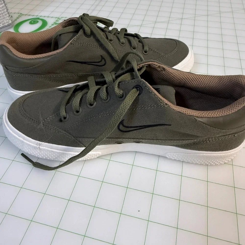 Nike women retro